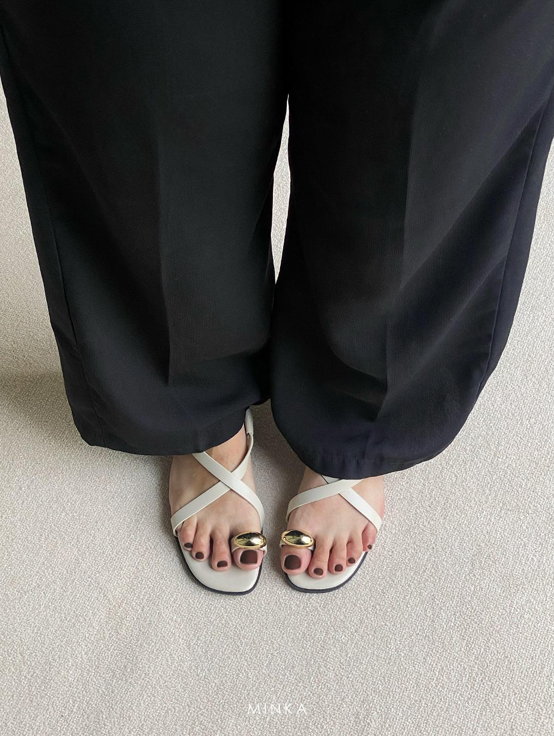 Zara Flats