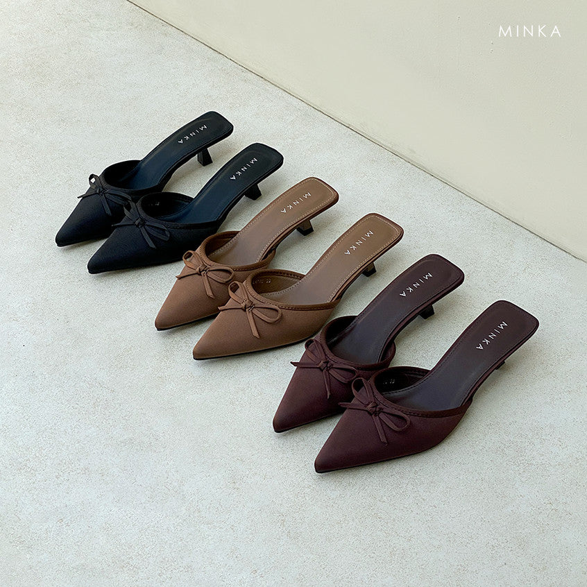 Valentine Kitten Pumps – pointed-toe kitten heels with bow