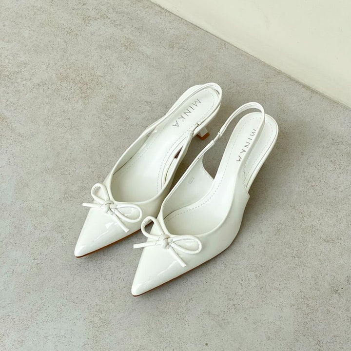 Stella Bow Heels in white – pointed-toe bow heels