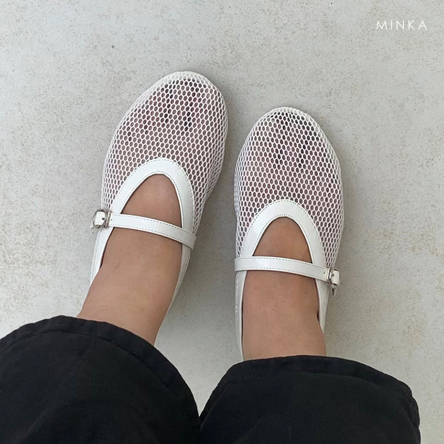 Sole Serene Flats in white – breathable mesh flats