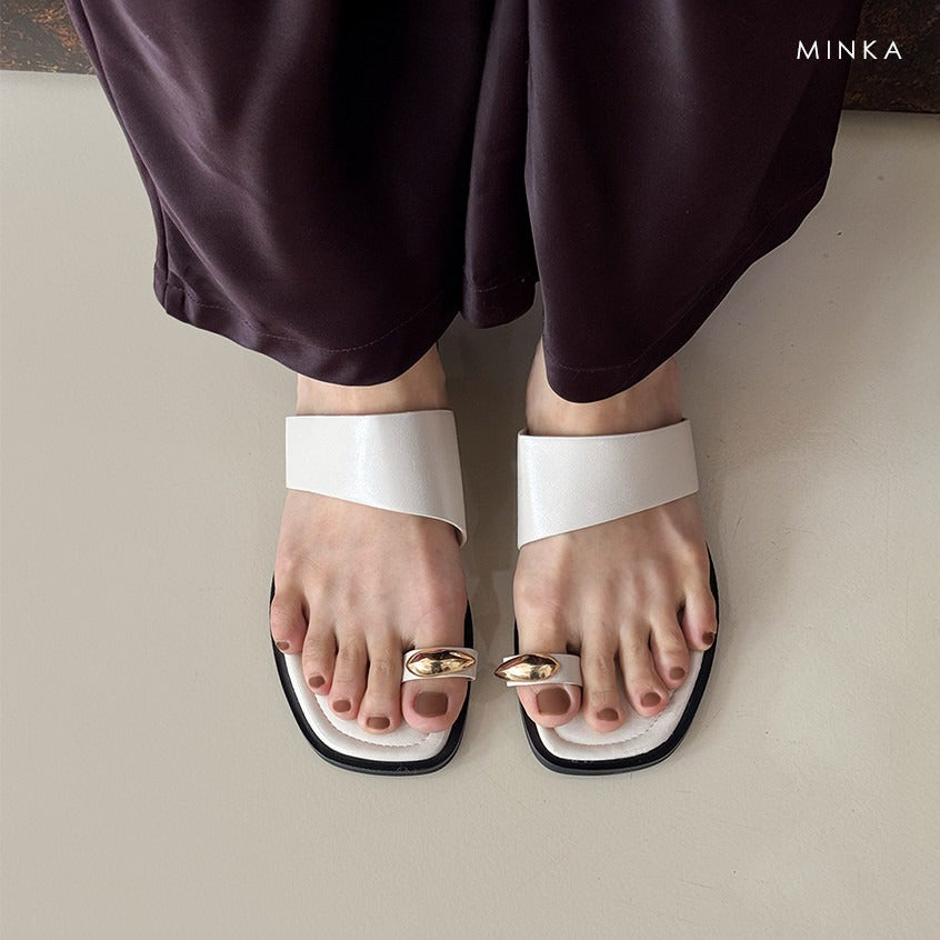 MINKA BORA Gold Charm Ring Sandals