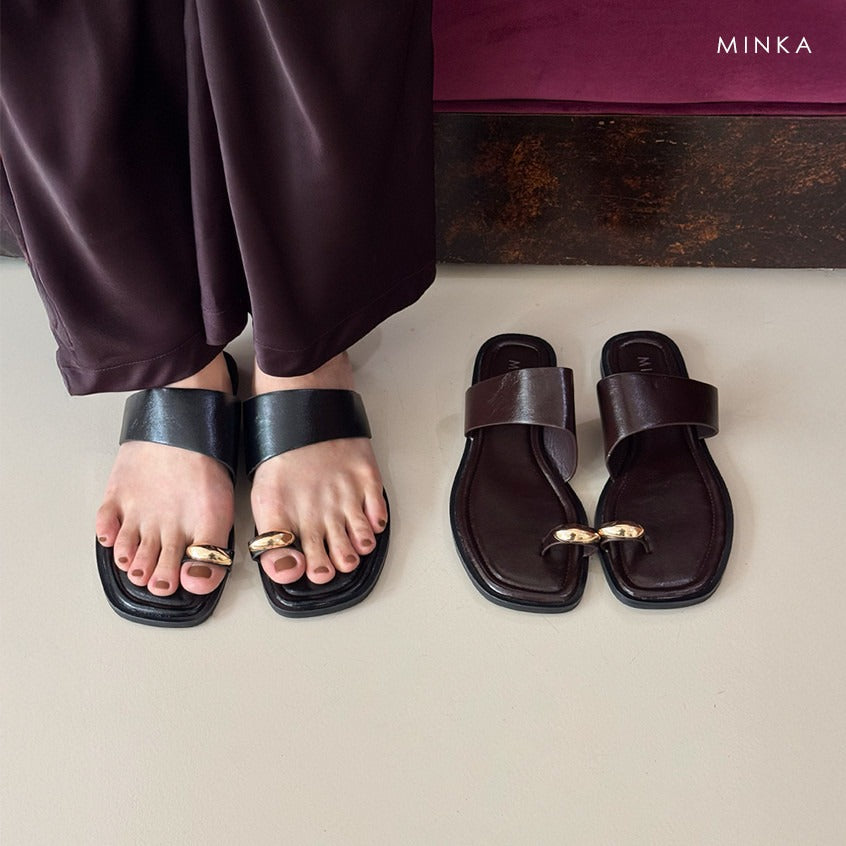 MINKA BORA Gold Charm Ring Sandals