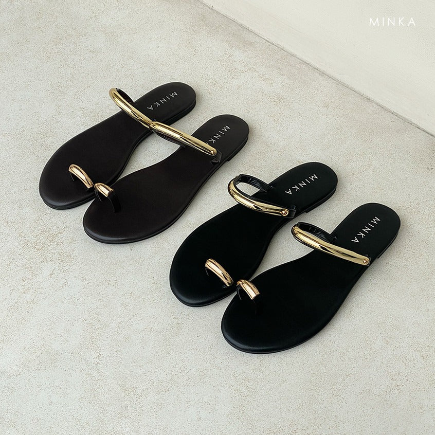 NOIR Open Toe Flat – open-toe sandals with gold bar for women
