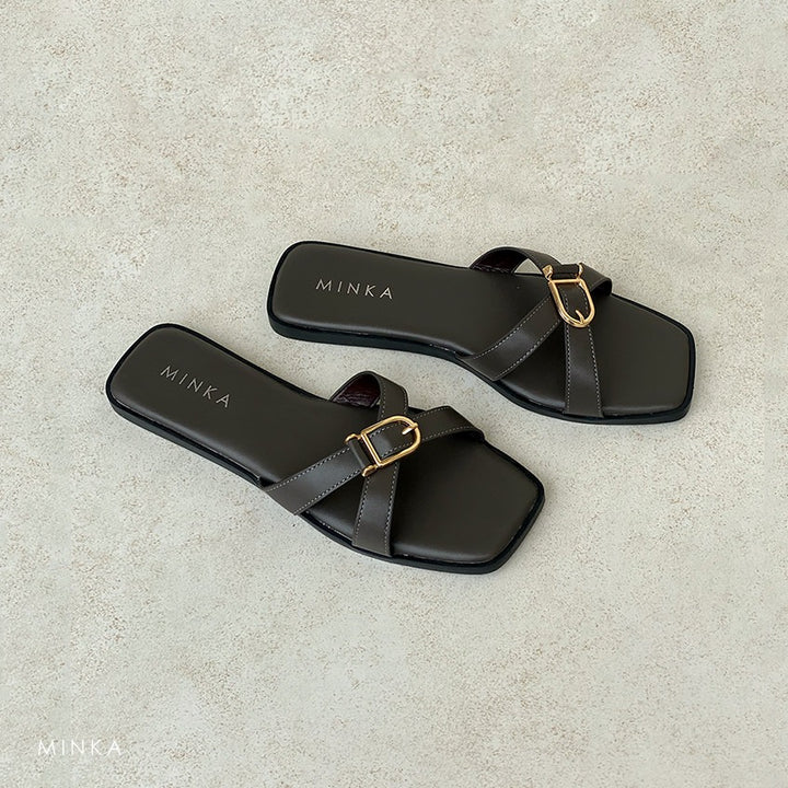 ALMA Square Toe in ash grey – crossover strap flat sandals