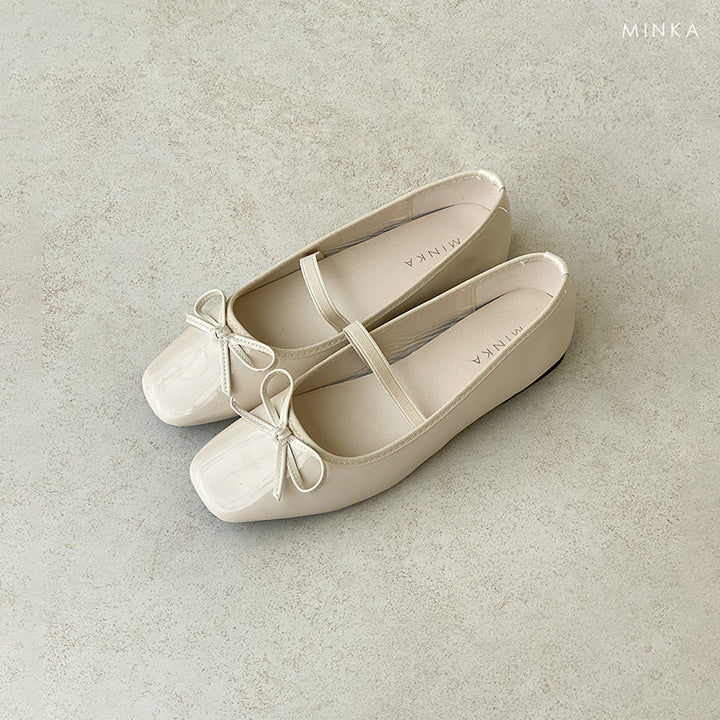 ERY Mary Jane Bow Flats in ivory cream – square-toe Mary Janes with bow